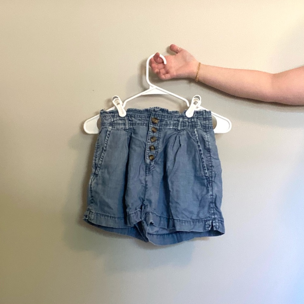 AMERICAN EAGLE Size 2 Fabric Button-Up High Waisted Paperbag Shorts w/ Pockets